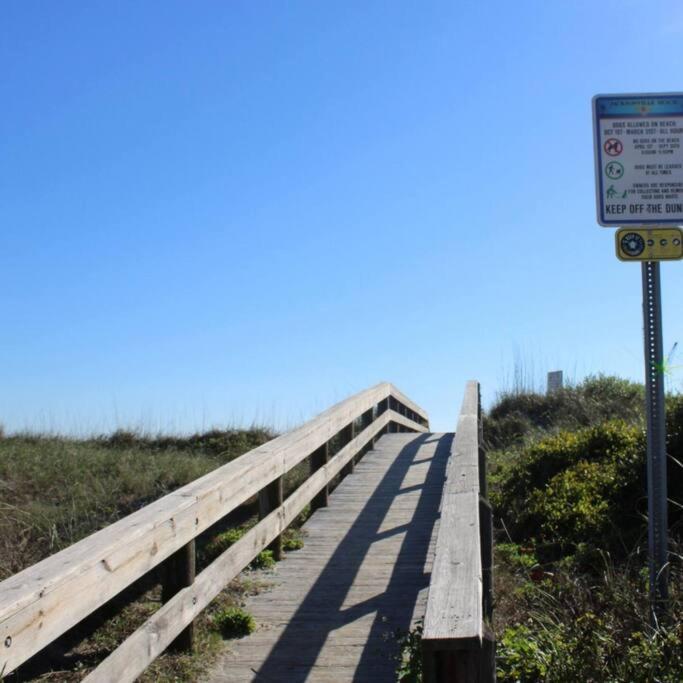Beachside Retreat Awaits At Jacksonville Beach Exterior photo